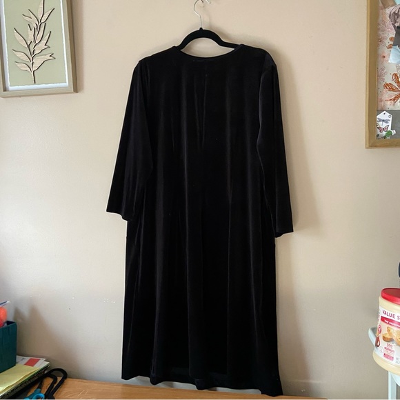 Lane Bryant• black velvet vneckline midi length dress 3/4 sleeve size 20 - Picture 8 of 13